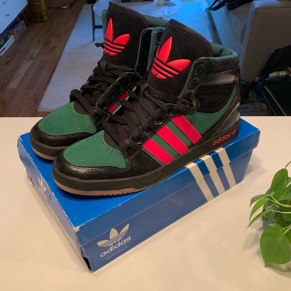 Adidas Court attitude